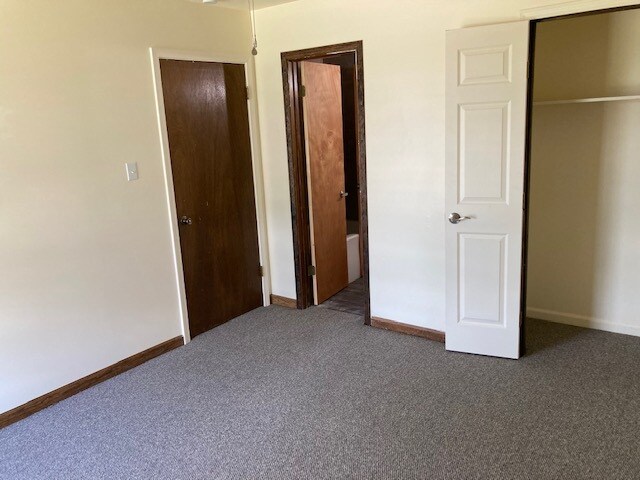 Building Photo - 5018 Desoto St