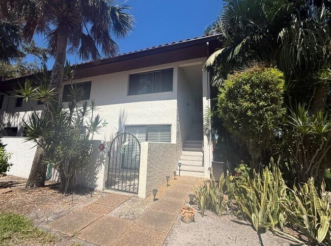 Primary Photo - 3500 El Conquistador Pkwy