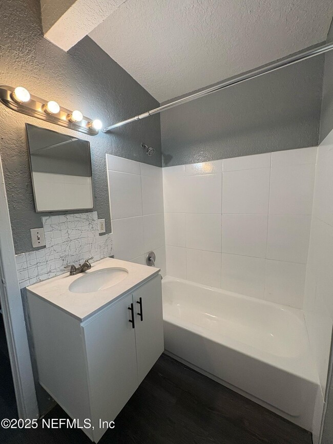 Building Photo - 2540 Spirea St