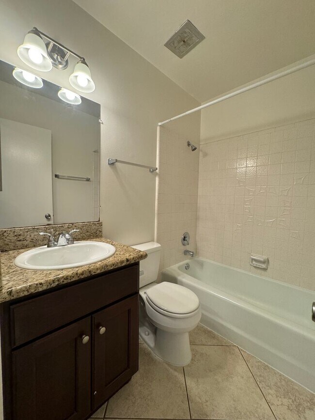 Building Photo - GREAT LOCATION! POINT LOMA 2BD/1.5BA TOWNH...