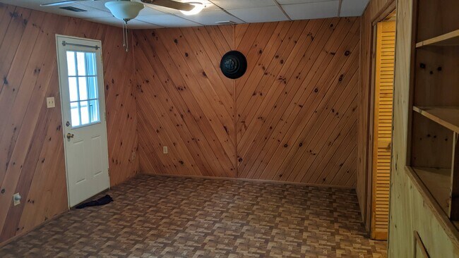 Building Photo - 2100 Glenn Spring Ct