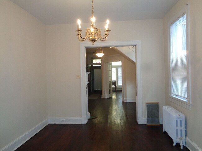 Building Photo - 3403 Bank St