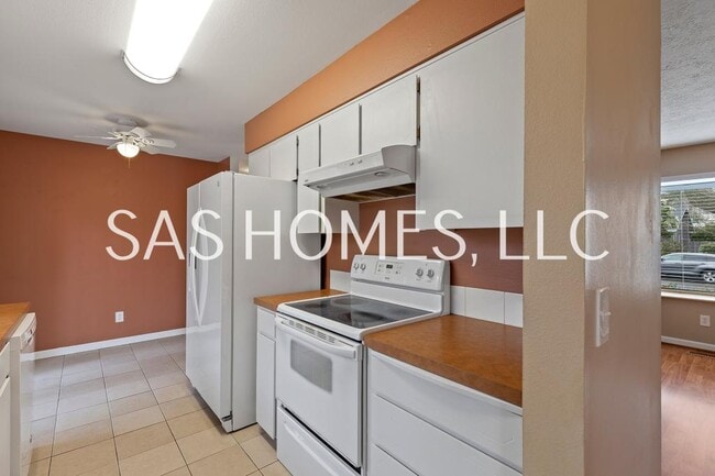 Building Photo - 11200 SW 83rd Ave