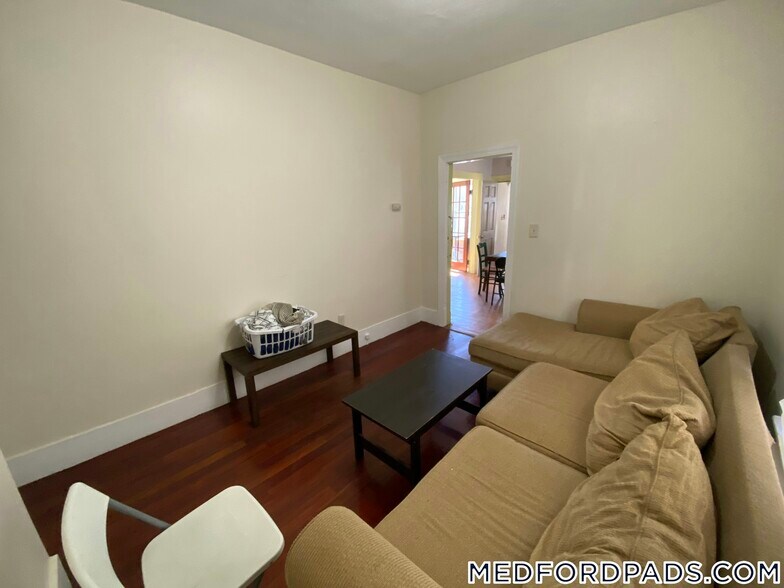 Building Photo - 569 Main St