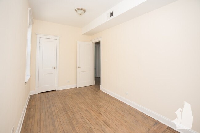 Building Photo - 2814 N Troy St