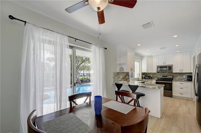 Building Photo - 840 SW 7th St