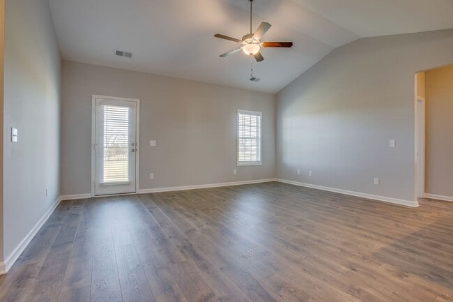 Building Photo - Live Easily.  Live Beautifully.  ***ASK AB...