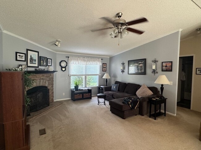 Building Photo - Spacious 3-Bedroom Home with Fenced Lot an...