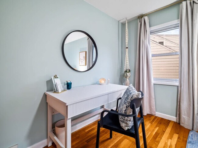 Building Photo - 386 Walworth Ave