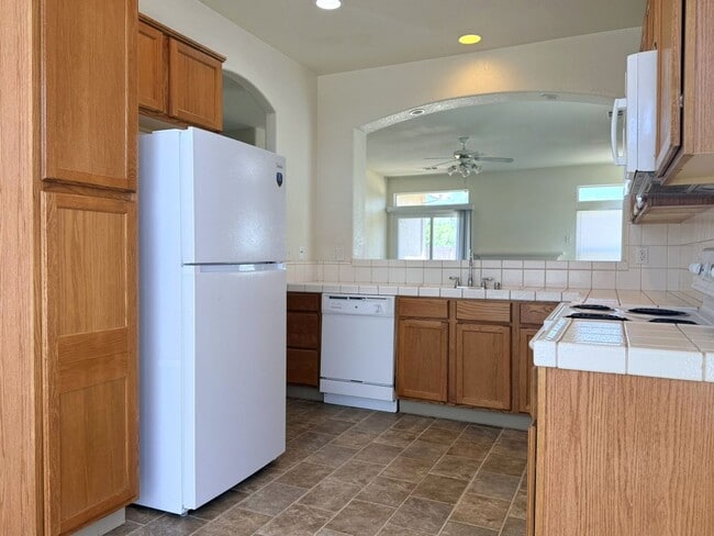 Building Photo - Move in Ready 3/2