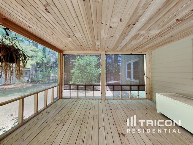 Building Photo - 3200 Oliver Dr
