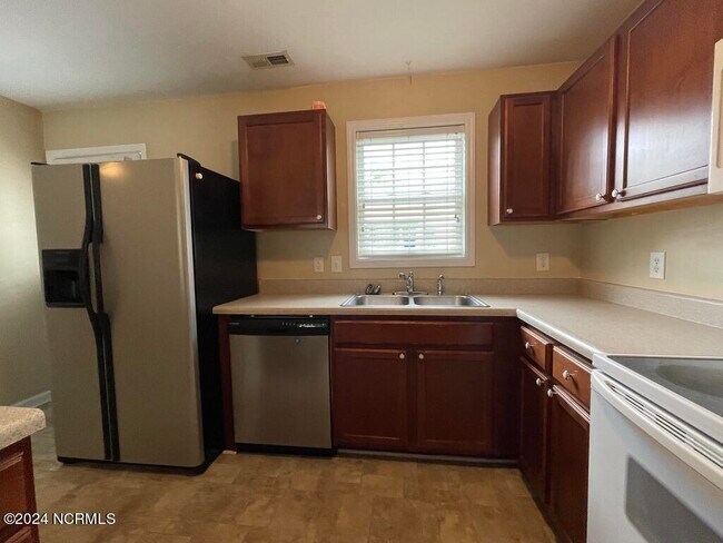 Building Photo - 143 Apache Trail