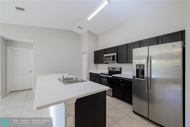 Building Photo - 1292 SW Lawndale Ave