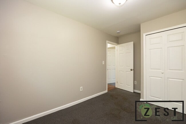 Building Photo - OPEN HOUSE THURSDAY DECEMBER 4TH 2-2:30 PM 3 BED 1 BATH HOME