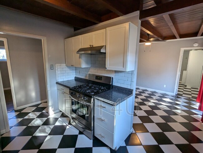 Building Photo - 2900 Parsifal St NE