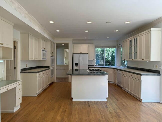 Building Photo - 27171 SE 25th Pl