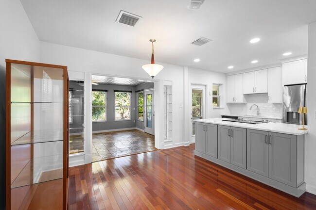 Building Photo - 3623 Chelsea St