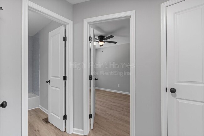 Building Photo - 400 Gallery Ln