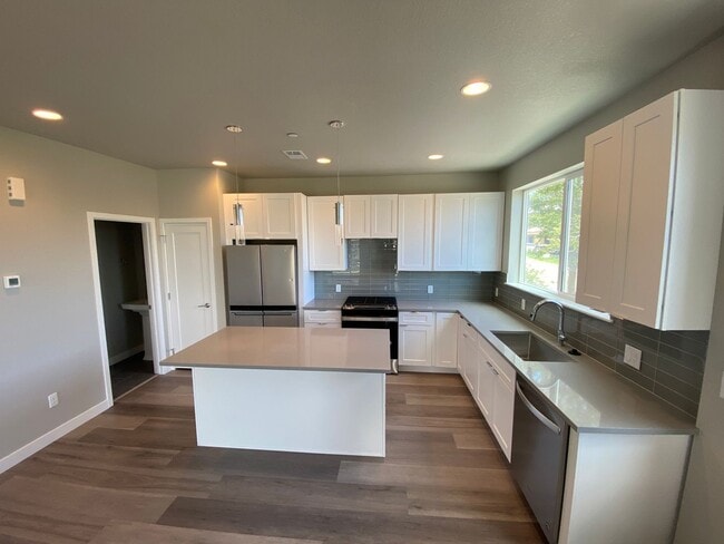 Building Photo - Luxury Townhome - 3 Bed 3.5 Bath at Overlo...