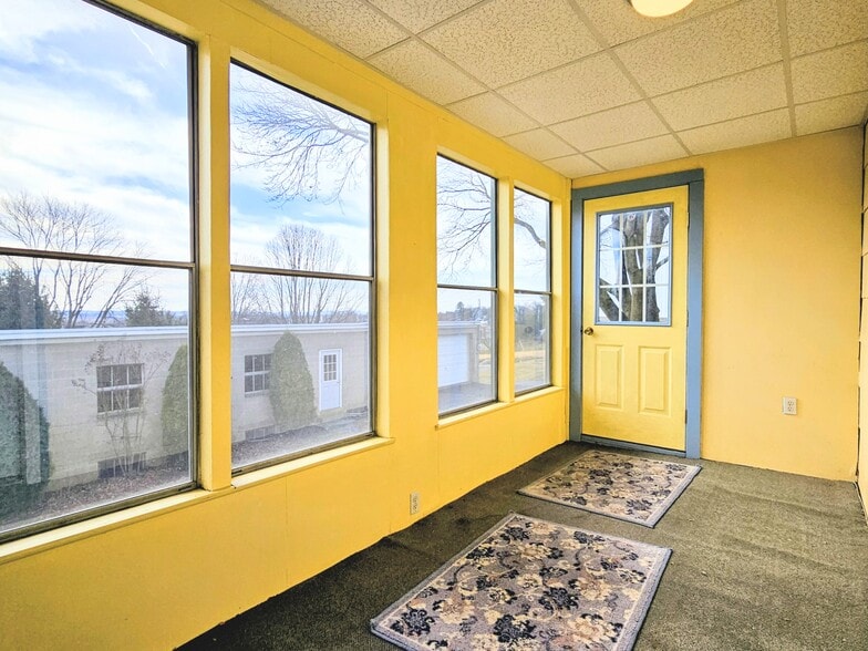 Building Photo - 453 Fruitville Pike