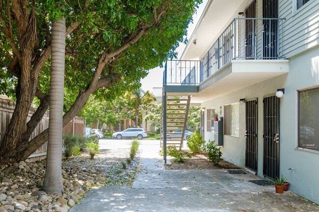 Building Photo - Pacific Beach 2 Bedroom Only a Few Blocks From The Water