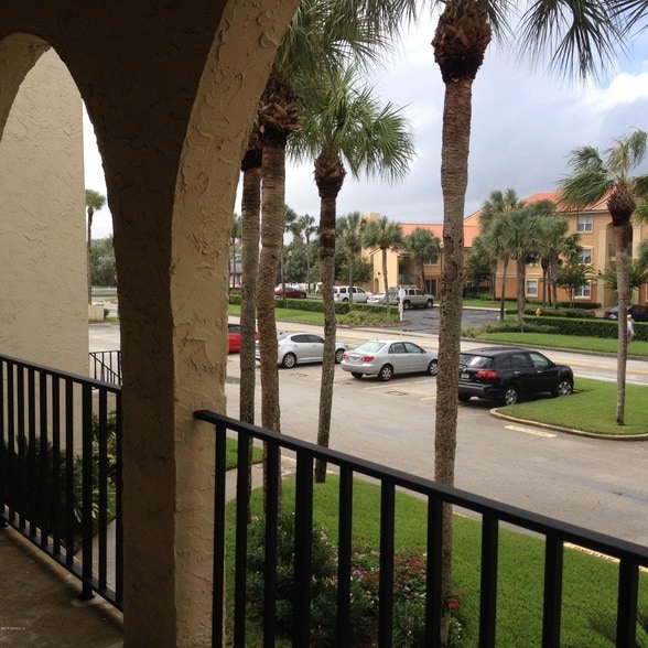 Building Photo - 2325 Costa Verde Blvd