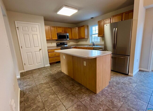 Building Photo - 460 Twinkling Springs Rd