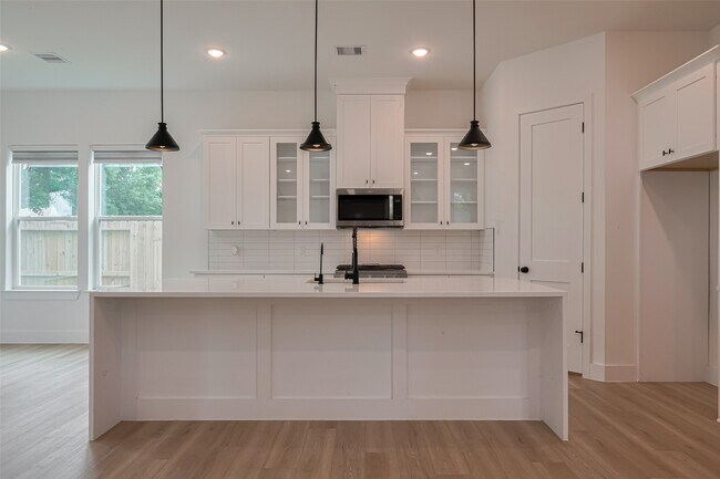 Building Photo - 2532 Wall St
