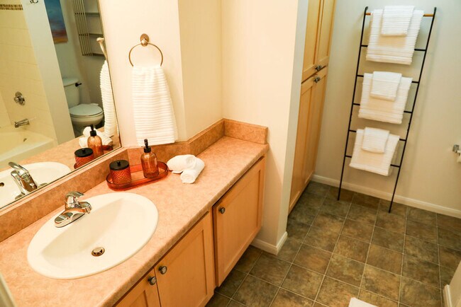 Building Photo - 2419 Fifth Ave