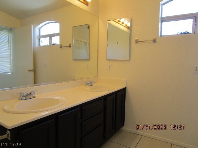 Building Photo - 5415 W Harmon Ave