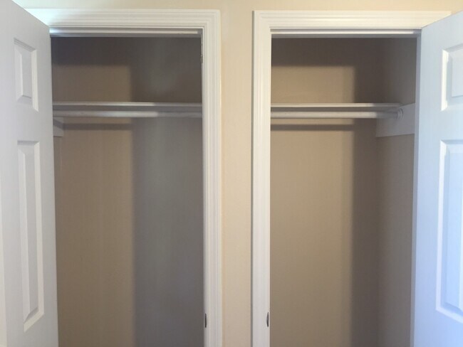 Building Photo - 550 Hassocks Loop