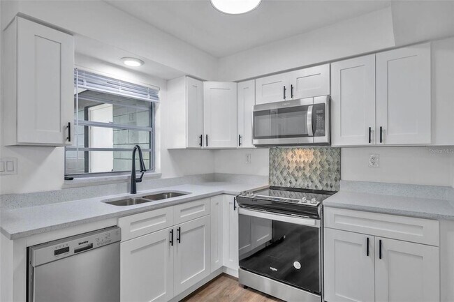 Building Photo - 304 W Idlewild Ave