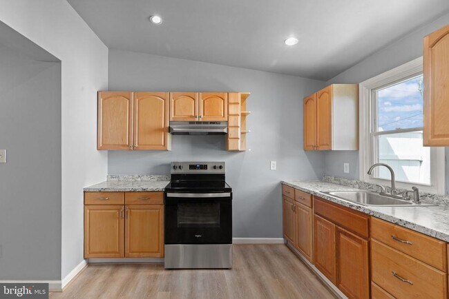 Building Photo - 6552 Parnell Ave