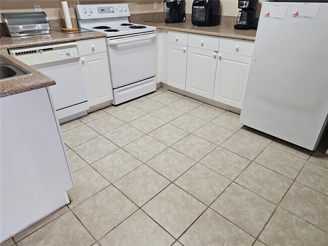 Building Photo - 8815 Grand Palms Cir