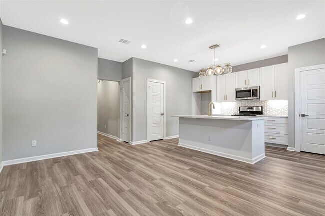 Building Photo - 6824 Dumble St