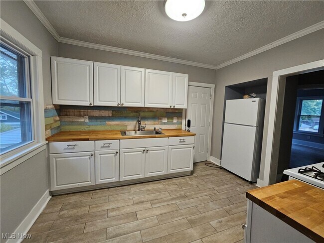 Building Photo - 3234 Euclid Heights Blvd