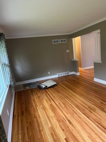 Building Photo - 8624 Oakland Ave S