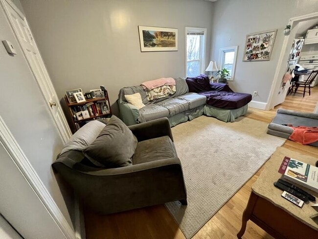 Building Photo - 117 Buttonwood St