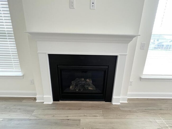 Building Photo - 324 Highview Dr