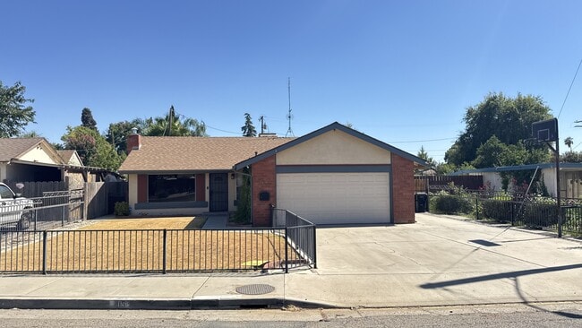 Primary Photo - 415 W Grand Ave