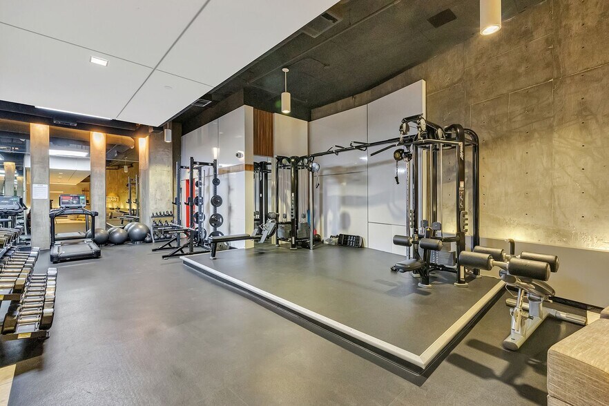Building Photo - Hollywood Luxury Condo — 2 Beds • 2.5 Bath...