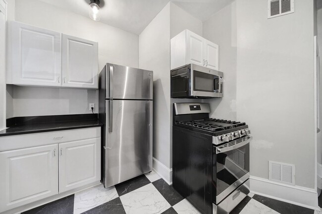 Building Photo - Newly Renovated 1 Bed 1 Bath Condo Near Uptown Charlotte!