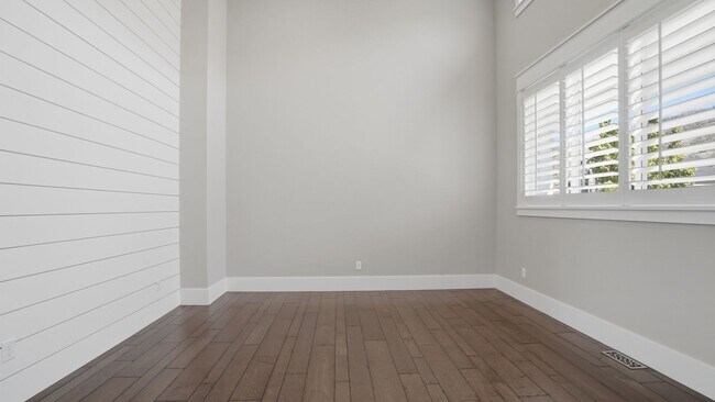 Building Photo - Luxurious Herriman 6 Bed with Indoor Court, Theater & Stunning Views!!!