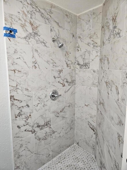 Building Photo - 2010 NE 33rd St