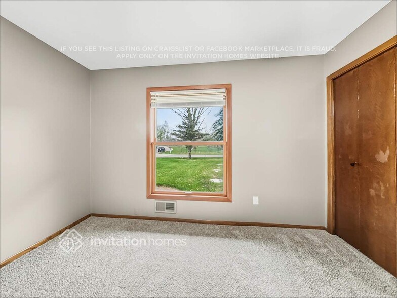 Building Photo - 7015 W Shadow Lake Dr