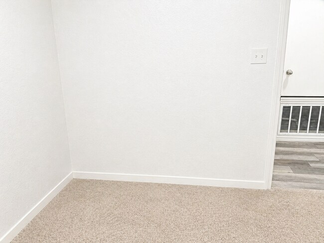 Building Photo - 3106 Stonewall Dr