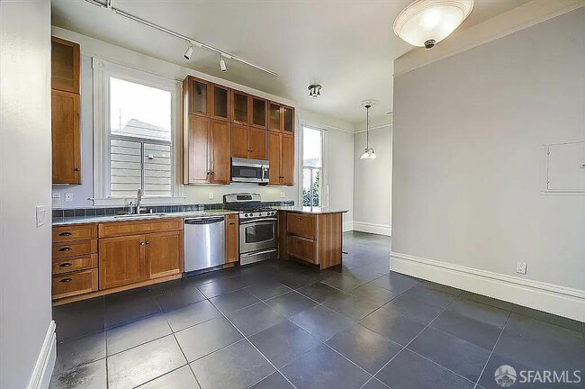 Building Photo - 1241 Fulton St