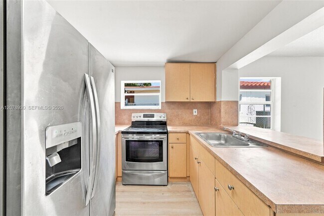 Building Photo - 402 NW 44th Ave