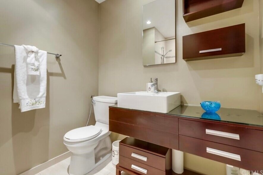 Shared Bathroom Upstairs - 2501 Avenita Alpera