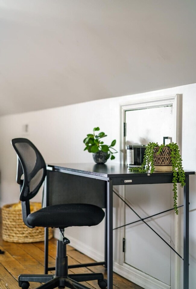 Building Photo - 575 1/2 City Park Avenue-SI ID1265634P